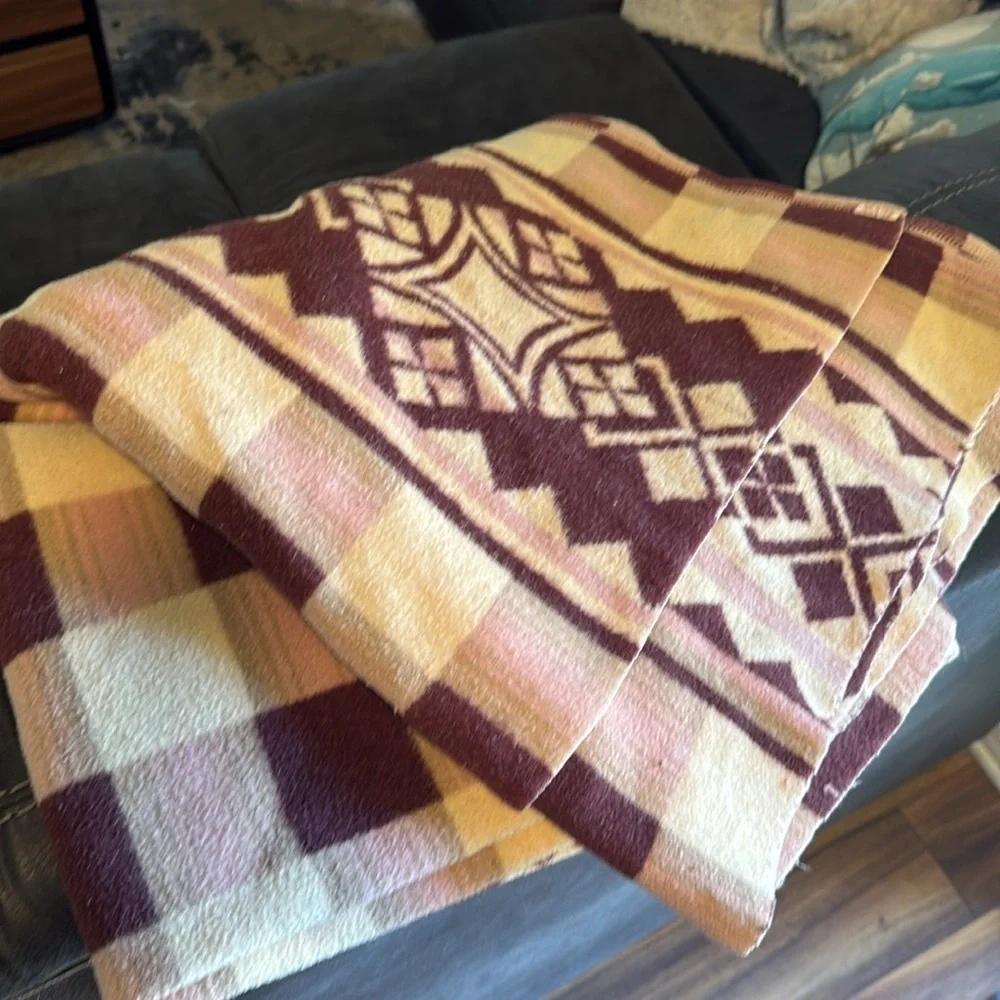 Beacon Vintage Pink,Beige & Garnet Plaid Camp Blanket Cotton Blend Size 70”x68”